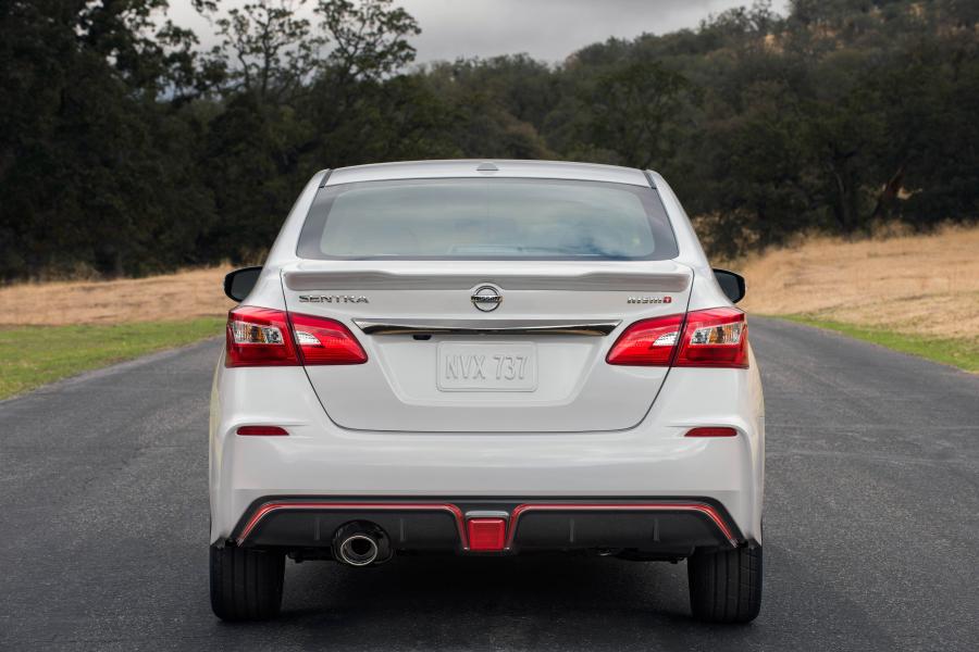 Nissan Sentra Nismo (B17) 2016 года  (фото 11 из 45)